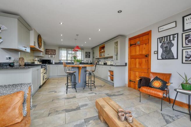 LIVING KITCHEN