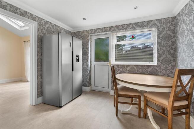3 bed Semi-Detached for sale Image 6