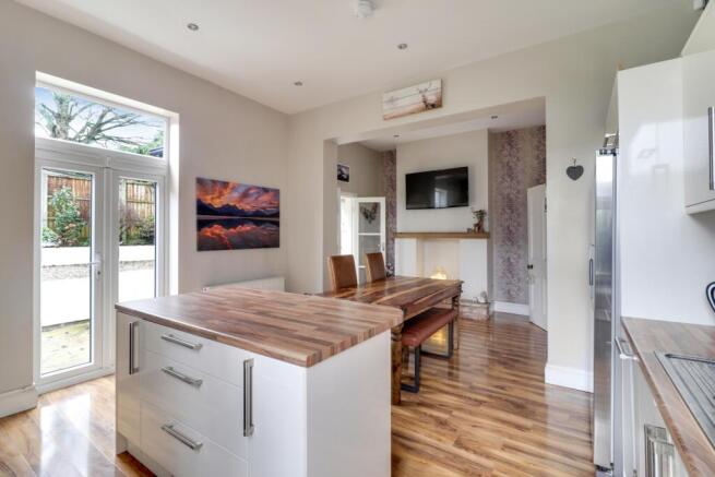 4 bed Semi-Detached for sale Image 10
