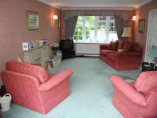 LIVING ROOM: