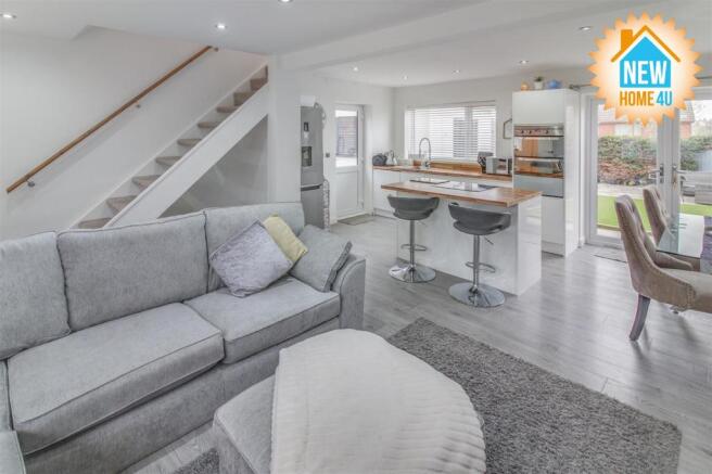 LIVING ROOM: