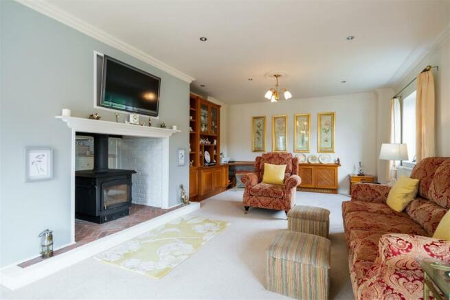 Living Room-5.jpg