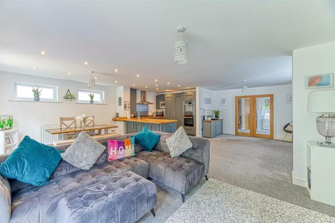 Lounge/Kitchen/Dining Area