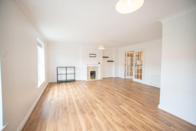 3 bed Town House to rent Image 4