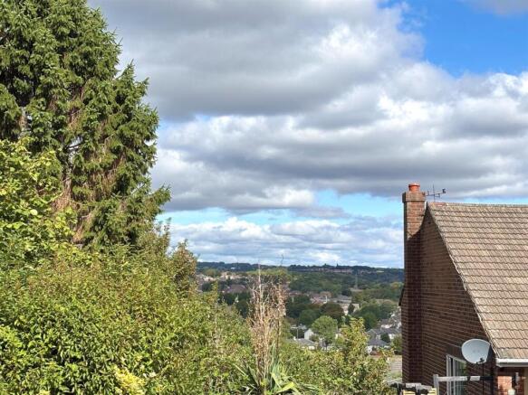5 bed Semi-Detached for sale Image 3