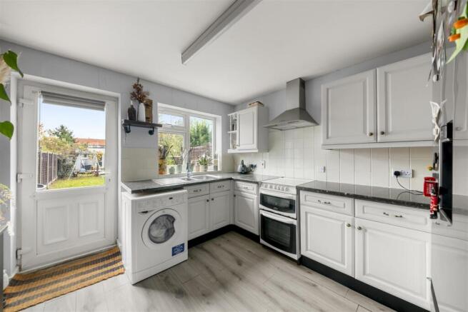 Oakleigh Road, Hillingdon photo 4