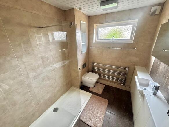 3 bed Town House to rent Image 6