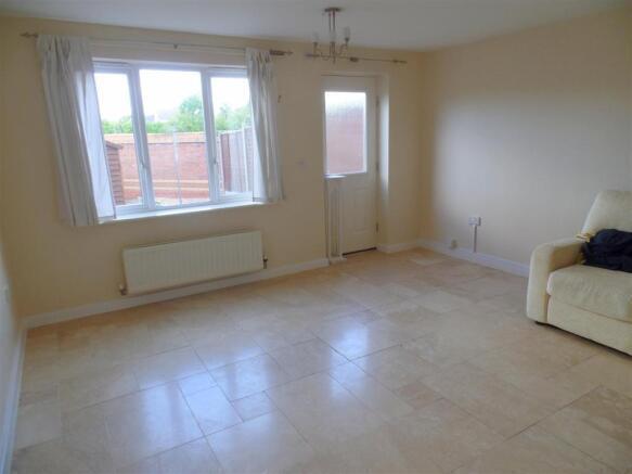 Highley Drive, Daimler Green - Lounge