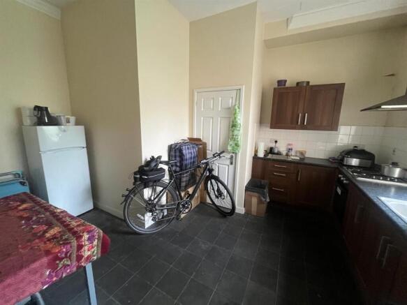 5 bed Terraced for sale Image 9