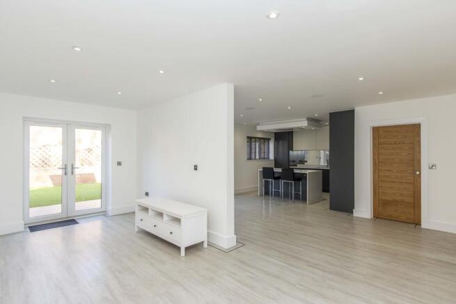 Lounge / Dining R...