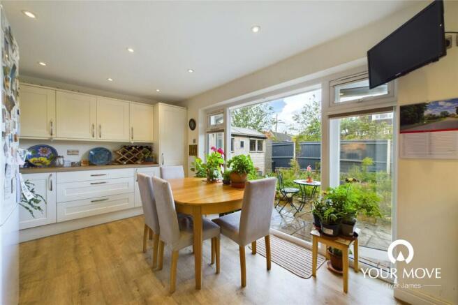 Kitchen / Dining Roo
