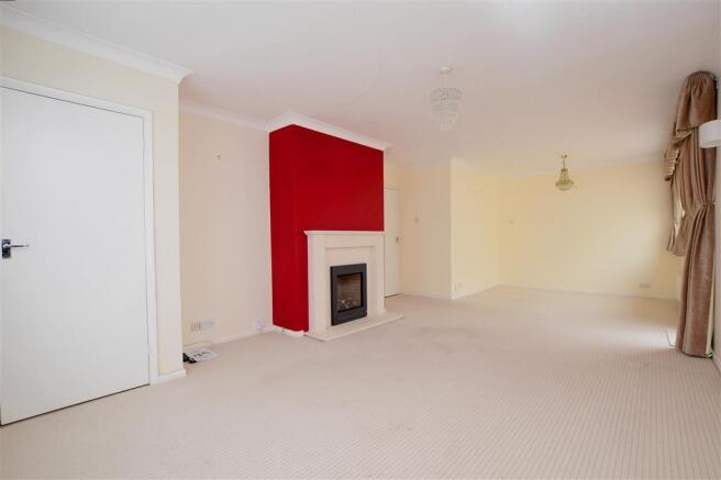 Lounge /Dining Room
