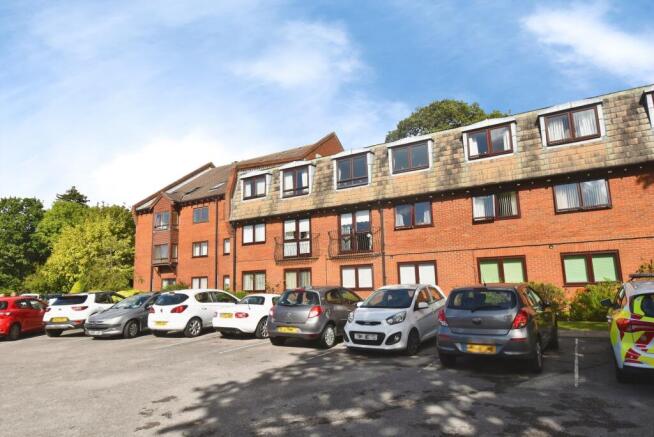 2-bed house on High Oaks House, High Oaks Close, Locks Heath, Southampton, Hampshire, £189,950