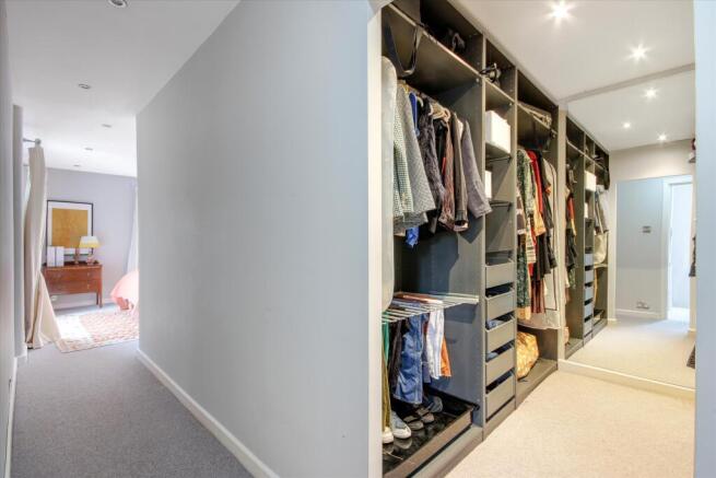 Bedroom One, dressin