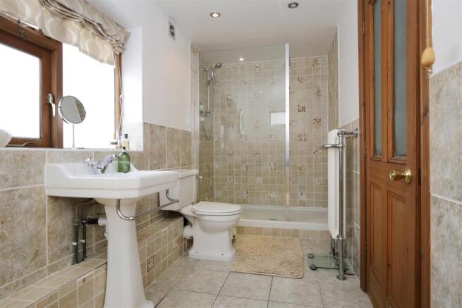 EN SUITE BATHROOM