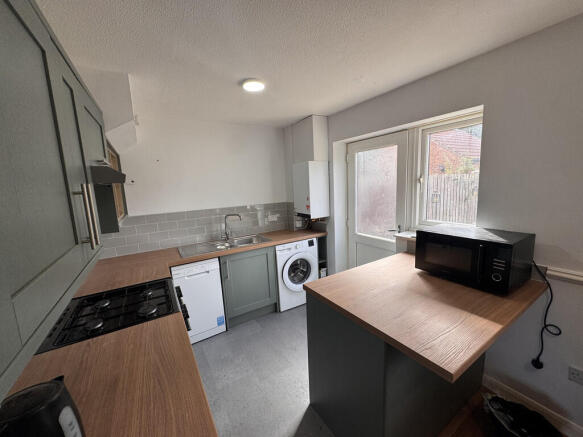 2 bed End of Terrace to rent Image 4