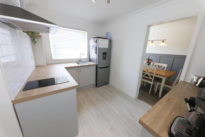 FITTED KITCHEN