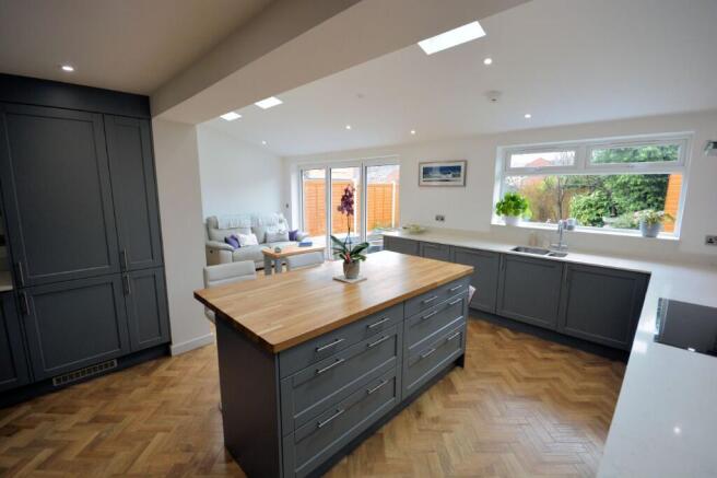 KITCHEN/FAMILY ROOM