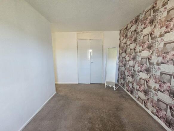 2 bed Flat to rent Image 10