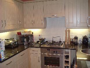FITTED KITCHEN