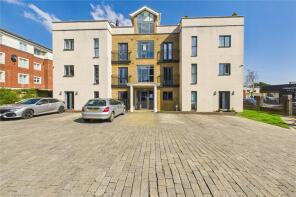Flat 5, 230 232 Chartwell Court, London Road, East Grinstead RH19 1HF