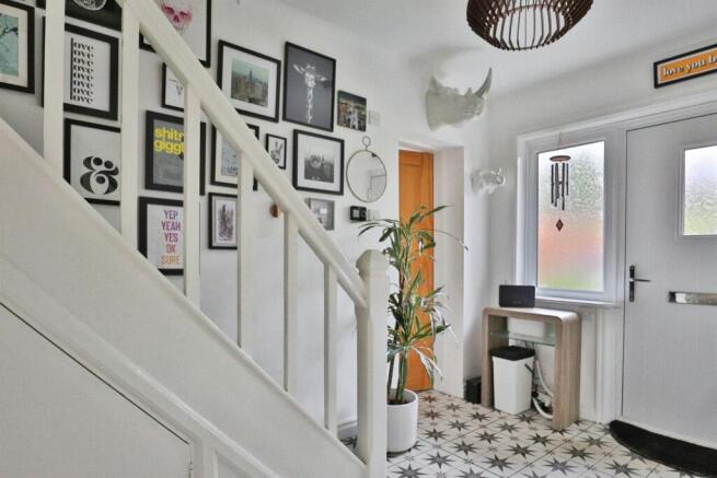 5 bed Semi-Detached for sale Image 5