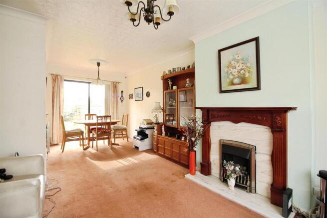 Lounge/Dining Room