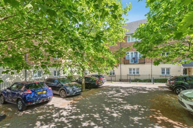 Caspian Way, Purfleet-on-Thames, RM19 photo 2