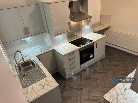 2 bed Terraced to rent Image 9