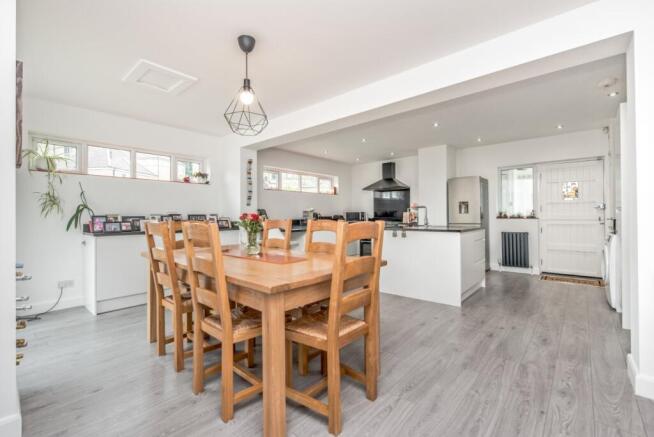 4 bed Detached for sale Image 9