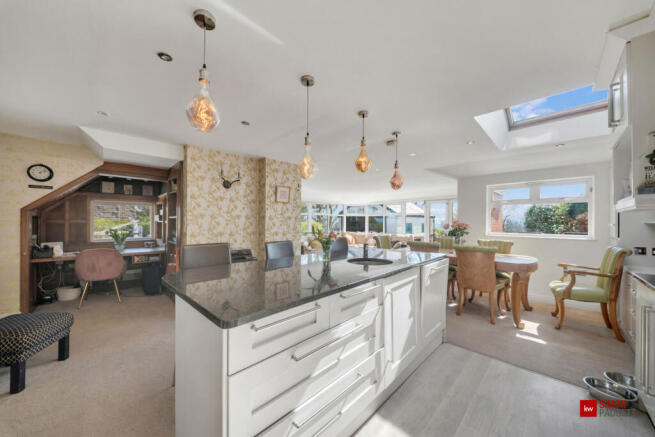 3 bed Semi-Detached for sale Image 6
