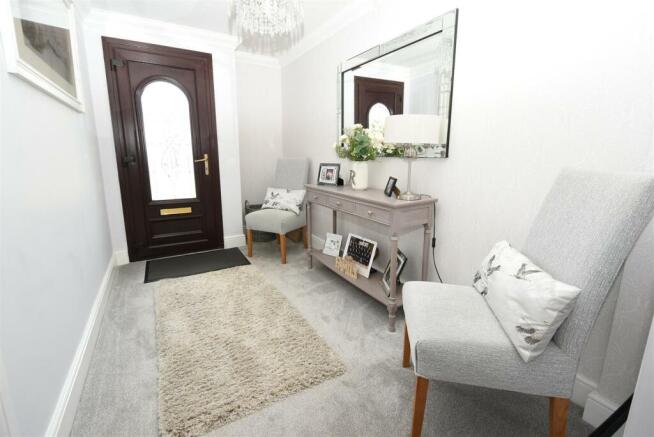 'L' Shaped Entrance Hall