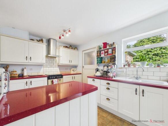 Kitchen/Dining Area