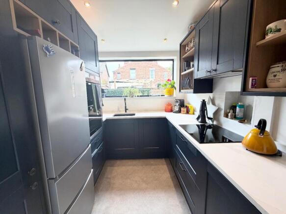 3 bed Semi-Detached for sale Image 7