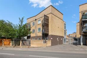 Flat 9, 147 Hamilton Court, Hanworth Road, Hounslow TW3 3TN