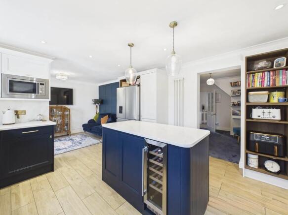 Elms Farm Road, Hornchurch, RM12 photo 4