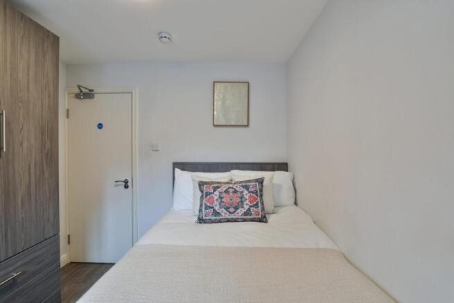 4 bed Flat to rent Image 7