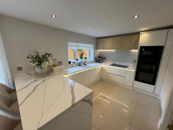 STUNNING KITCHEN