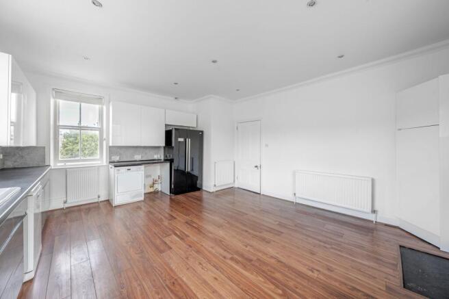3 bed Flat to rent Image 5