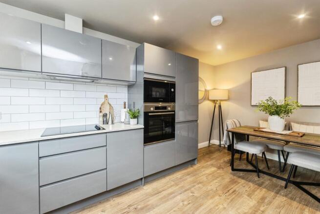3 bed Semi-Detached for sale Image 6