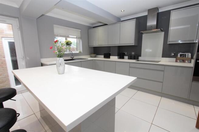 KITCHEN 2.jpg