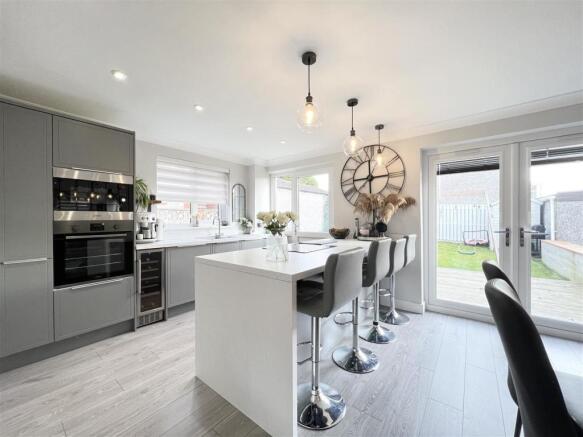 Kitchen/ Dining