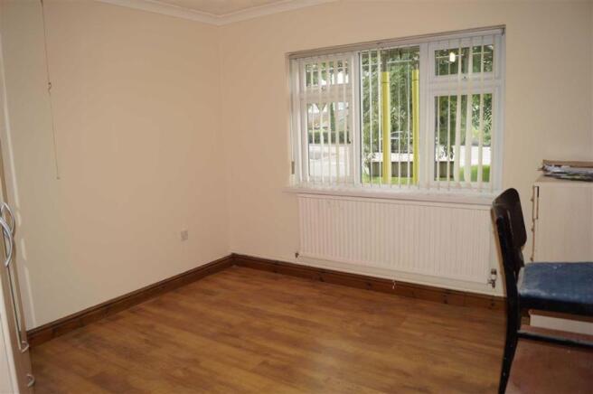 BEDROOM (FRONT)