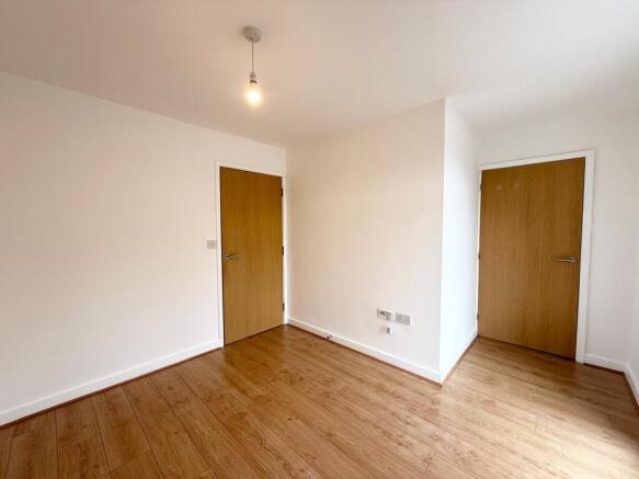 1 bed Apartment to rent Image 5