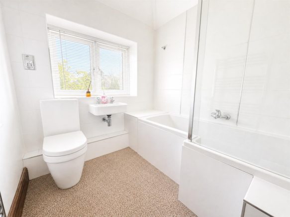 Upstairs Family Bathroom