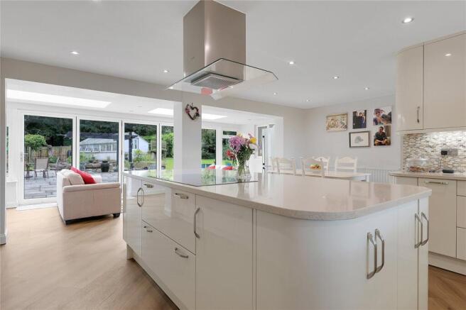 6 bed Bungalow for sale Image 8
