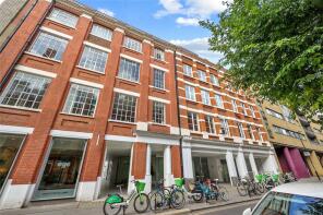 Flat 18, 13 16 Dickens Court, Britton Street, London EC1M 5SX