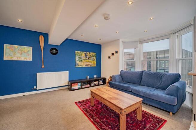 Flat D 142 Nethergate Dundee-13.JPG