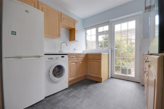 Kitchen 2.jpg