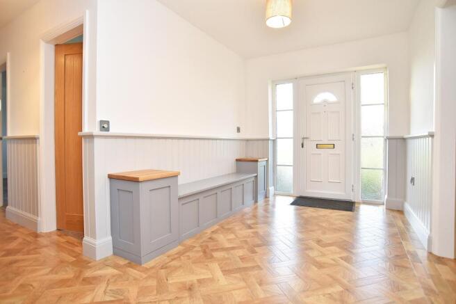 3 bed Detached Bungalow to rent Image 5